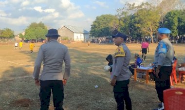 Polsek Rote Barat Lakukan Pengamanan Pertandingan Sepakbola di Desa Oelolot