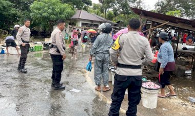 Pastikan Keamanan Masyarakat, Polsek Rote Barat Laut Lakukan Pengamanan di Pasar Busalangga