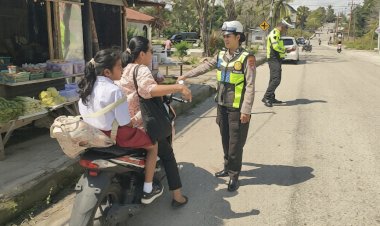Hadir Ditengah Masyarakat, Sat Lantas Polres Rote Ndao Tingkatkan  Edukasi Keselamatan Berlalu Lintas