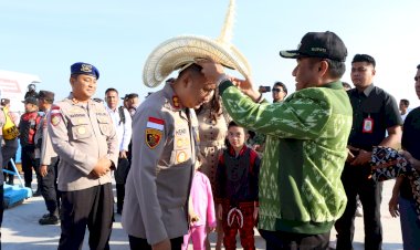 Kapolres Rote Ndao AKBP Henry Eko Irawan,S.IK Tiba di Rote, Disambut Bupati Rote Ndao  Paulus Henuk,S.H