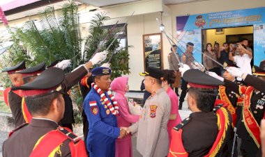 Tradisi Pedang Pora Pelepasan AKBP Mardiono dan Apresiasi Bupati Rote Ndao Atas Kinerja Polres Rote Ndao