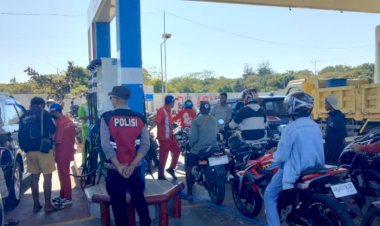 Pengamanan di SPBU Sedeoen, Upaya Polsek Rote Barat Cegah Kecelakaan Lalu Lintas dan Jamin Keamanan Masyarakat