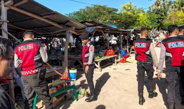 Patroli di Pasar Busalangga, Satuan Samapta Polres Rote Ndao Pastikan Keamanan dan Kenyamanan Masyarakat