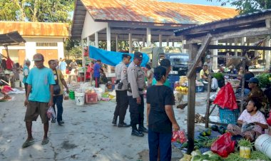 Polsek Rote Tengah Lakukan Patroli di Pasar Siomeda, Pastikan Keamanan Masyarakat