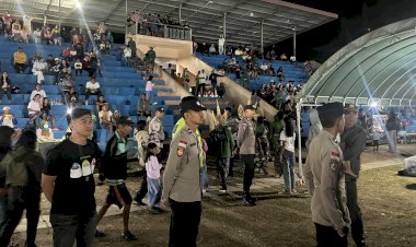 Personel Polres Rote Ndao Lakukan Patroli di Area Pameran Saat Berlangsungnya Kegiatan Lomba