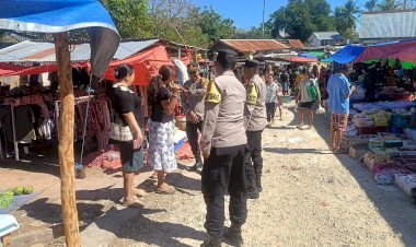Pengaman di Pasar Sedeoen Oleh Polsek Rote Barat, Wujud Polri Untuk Masyarakat