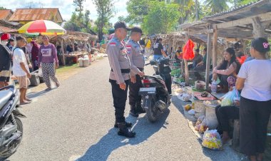 Personel Polsek Lobalain Lakukan Patroli Dipasar Kuli Aisele, Wujud Hadirnya Negara Jamin Keamanan Warga