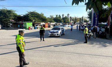 Satuan Lalu Lintas Polres Rote Ndao Lakukan  Diskresi Saat Pelaksanaan Festival Rote Malole