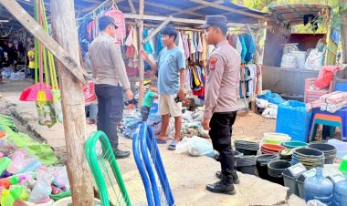 Patroli Dialogis di Pasar Sakubatun, Polsek Rote Barat Daya Jamin Keamanan Masyarakat