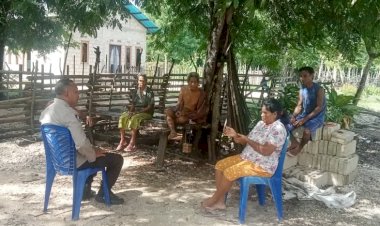 Sambangi Warga, BhabinkamtIbmas Polsek Rote Timur Hadirkan Rasa Aman Bagi Warga Binaan