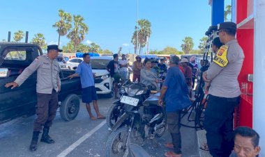 Polsek Rote Barat Intensifkan Pengamanan di SPBU Sedeoen, Pastikan Pelayanan  BBM Tetap Lancar