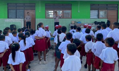 Kapolsek Rote Barat Laut Pimpin Apel Disekolah, Beri Motivasi Bagi Siswa dan Edukasi Untuk Taat Terhadap Aturan