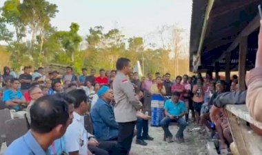Sampaikan Duka Cita yang Mendalam, PJU Polda NTT Bersama Kapolres Sumba Barat Melayat ke Rumah Duka Korban Penembakan (Pelaku Curnak)