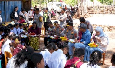 Resmikan Revitalisasi SMPTK Imanuel Tuapakas, Kapolda Ajak Siswa Makan Bersama Penuh Kehangatan