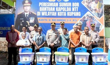 Resmikan Delapan Titik Sumur Bor, Kapolda NTT Salurkan Bansos kepada Warga Kelurahan Belo
