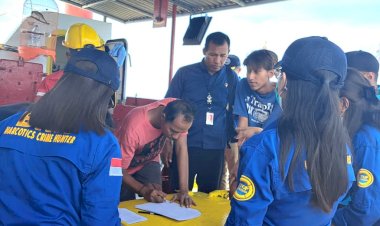 Bersih Dari Narkoba, Sat Resnarkoba Polres Rote Ndao Bersama Inskait Cek Urine Awak Kapal di Pelabuhan Ba'a