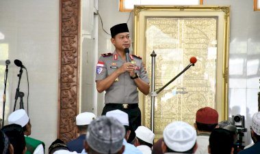Jumat Keliling Wakapolda NTT: Salat Berjemaah, Sampaikan Pesan Kamtibmas, dan Sambangi Pelajar
