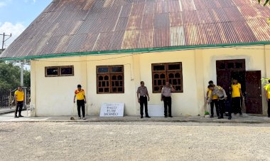 Dipimpin Wakapolres, Dengan Program Green Policing Polres Rote Ndao Gelar Aksi Bersih Gereja Hadirkan Manfaat Bagi Masyarakat dan Jemaat Gereja