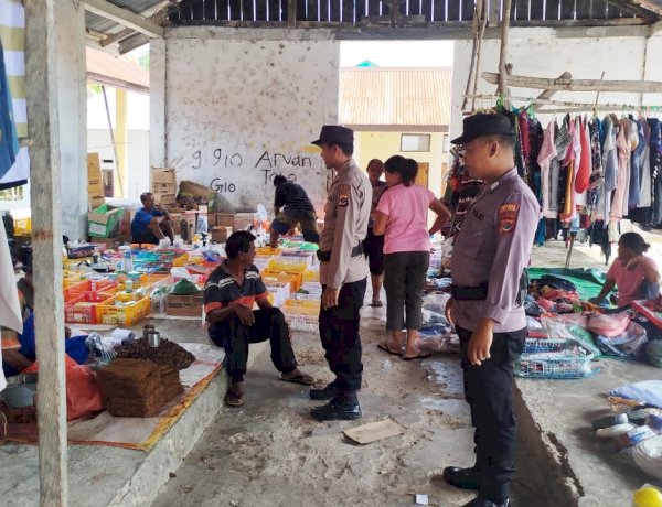 Polsek Lobalain Jaga Keamanan di Pasar Kuli Aisele Lewat Patroli Dialogis