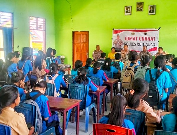 Jumat Curhat Kapolres Rote Ndao Pada SMA Siloam Metina