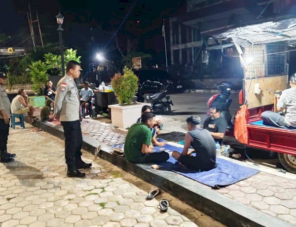 Laksanakan  Patroli Rutin Pada Malam Hari, Polsek Lobalain Jaga   Kamtibmas Tetap Kondusif