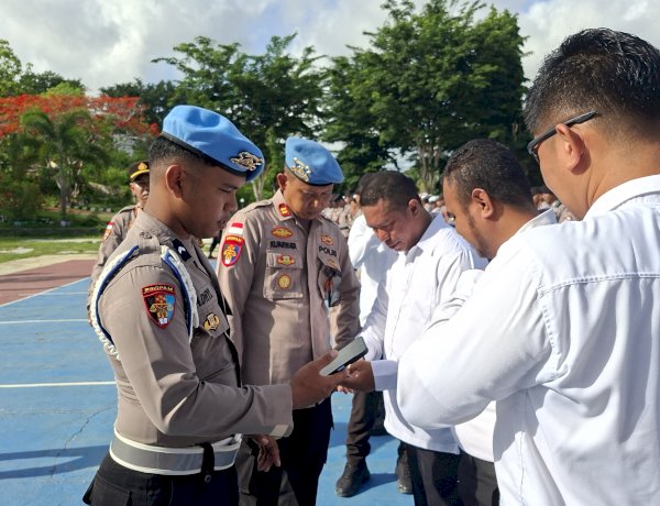 Cegah Pelanggaran Anggota, Kasi Propam Cek Hp Personel