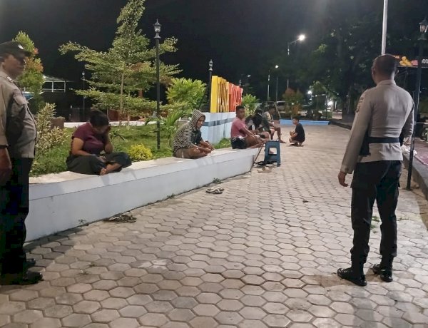 Patroli Malam Personel Polsek Lobalain Untuk Jamin Rasa Aman Bagi Masyarakat