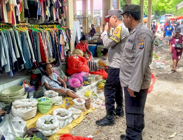 Bhabinkamtibmas Polsek RBD Lakukan Patroli Dialogis di Pasar Tudameda