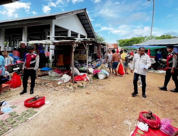 Polsek Rote Barat Tingkatkan Pengamanan Pada Pasar Sedeoen, Jamin Keamanan dan Kenyamanan Warga