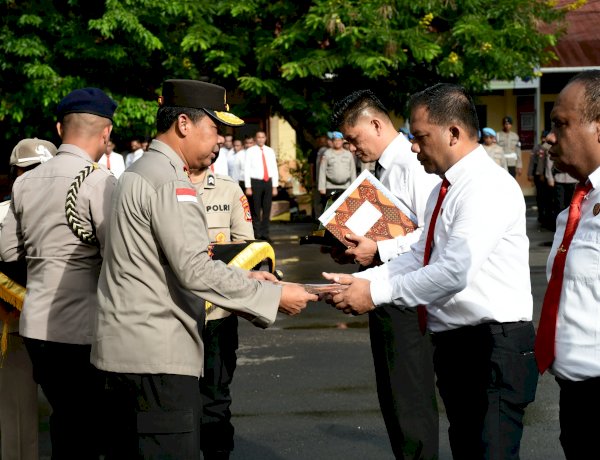 Penghargaan dan Apresiasi atas Dedikasi Luar Biasa, Tim Sus Pengungkapan Kasus Sebastian Bokol Terima Penghargaan Kapolda NTT