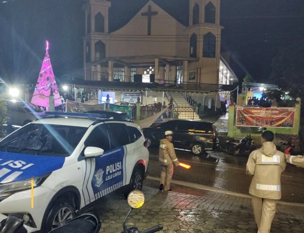 Pengamanan Ibadah  Perayaan Natal 2025 Polres Rote Ndao Oleh Personel Polres Rote Ndao