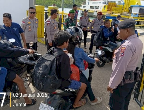Kapolres Rote Ndao Tinjau Langsung  Arus Balik di Pelabuhan ASDP Pantai Baru