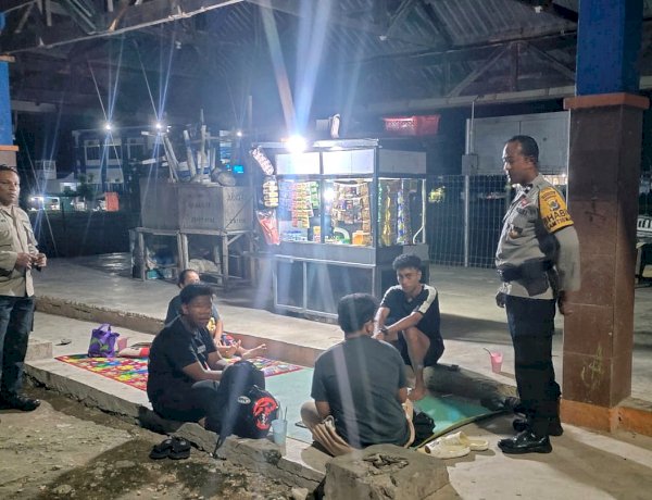 Polsek Lobalain  Gelar Patroli Malam Pantau Aktifitas Masyarakat dan Tekan Potensi Tindak Pidana