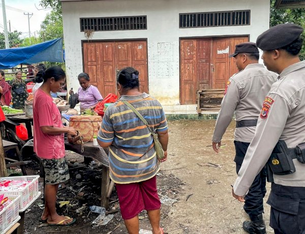 Personel Polsek Rote Tengah Lakukan Patroli Dialogis di Pasar Siomeda