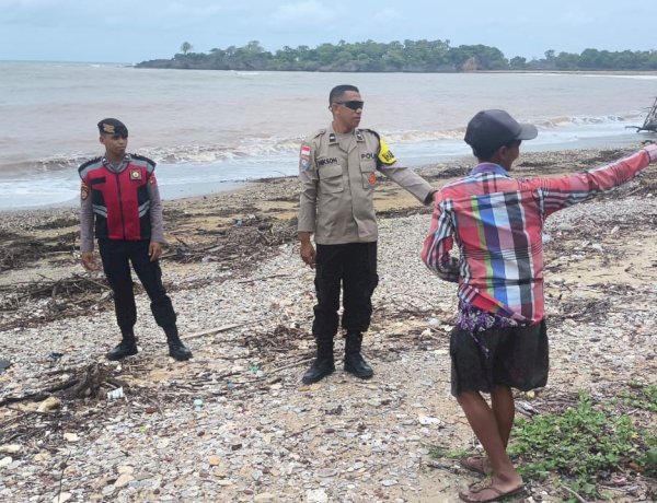Patroli Dialogis Personel Polsek Rote Tengah dan Edukasi Bagi Masyarakat Saat Cuaca Ekstrim