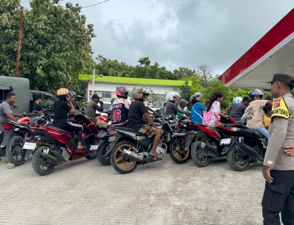 Pastikan Pelayanan BBM Berjalan Lancar, Personel Polres Rote Ndao  Dikerahkan Untuk Monitoring Sejumlah SPBU