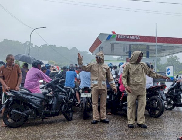 Personel Polsek Rote Barat Laut Tingkatkan Pengamanan di SPBU Longgo
