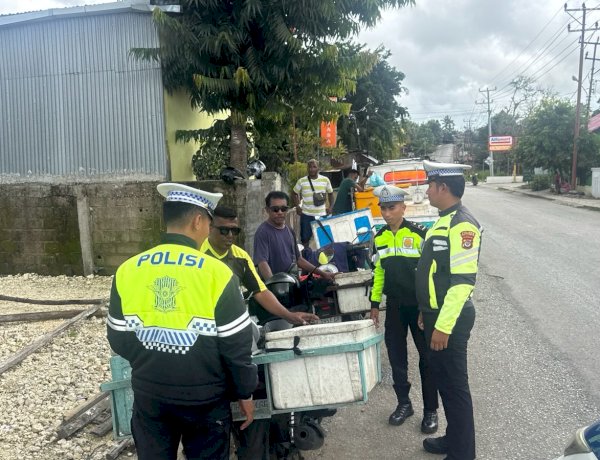 Satuan Lalu Lintas Polres Rote Ndao Gencar Sosialisasi Kamseltibcarlantas Bagi Masyarakat