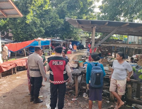Polsek Rote Tengah Lakukan Patroli di Pasar Siomeda, Upaya Dukung Peningkatan Ekonomi Masyarakat