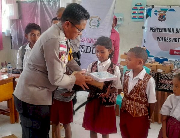 Kapolres Rote Ndao : Bantuan Perlengkapan Sekolah Wujud Polri Peduli Pendidikan