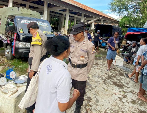 K2YD Polsek Rote Tengah di Pasar Siomeda, Langkah Proaktif Jaga Kamtibmas Tetap Kondusif
