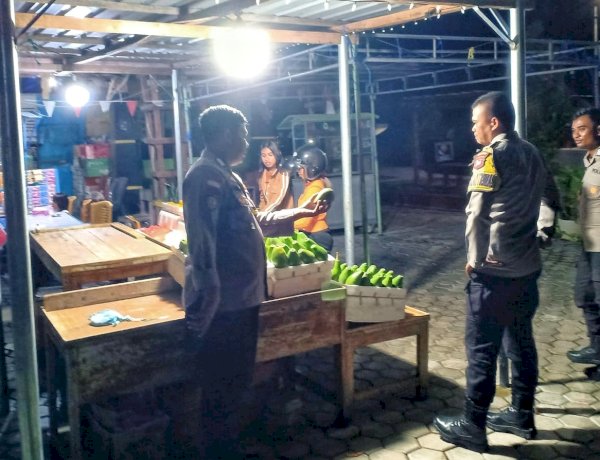Patroli Ronda Presisi Polsek Lobalain, Pantau Aktifitas Masyarakat di Malam Hari