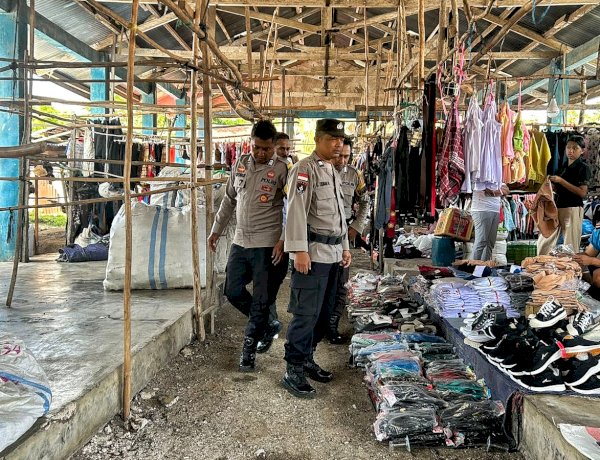 Jamin Kenyamanan Masyarakat, Personel Polsek Rote Barat Laut Patroli di Pasar Busalangga
