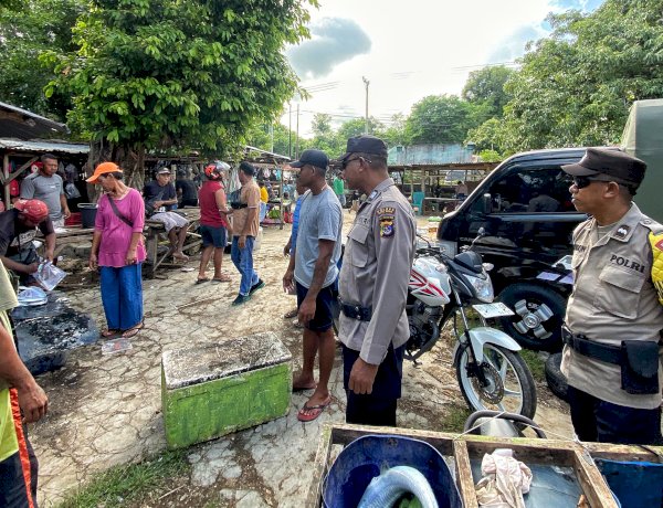 Kegiatan Patroli Preventif Personel Polsek Rote Tengah  Pada Pasar Siomeda