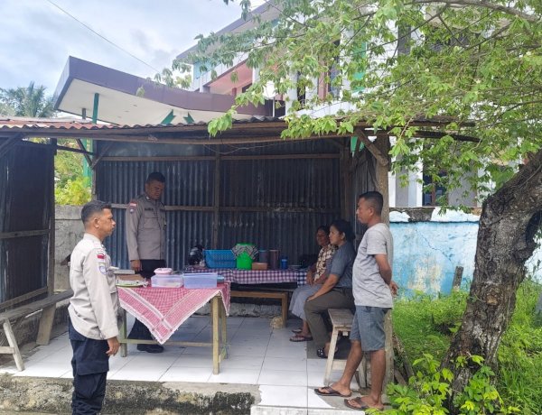 Patroli Dialogis Sebagai Upaya Polsek Lobalain Untuk Dekat Dengan Warga