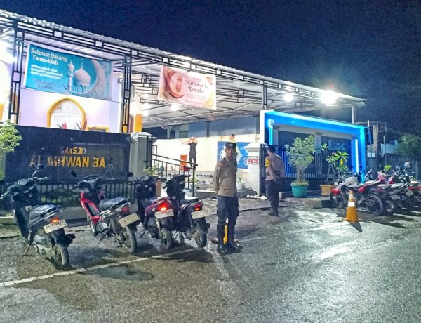 Jajaran Polres Rote Ndao Melaksanakan Pengamanan Sholat Tarawih, Jamin Kekhusyukan Ramadhan 1447 H