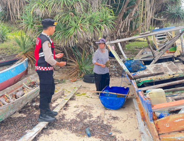 Ciptakan Kamtibmas Kondusif dan Jaga Kenyamanan Masyarakat, Polsek Rote Barat Intensifkan Patroli Dialogis