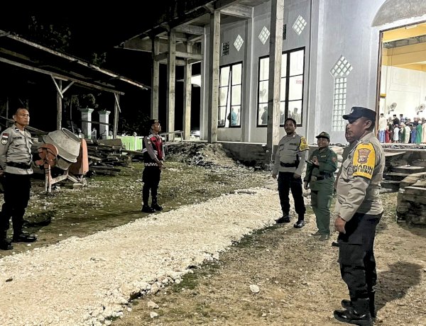 Polsek Rote Barat Laut Lakukan Pengamanan Sholat Tarawih di Mesjid Jamiatul Islamiyah Oelaba