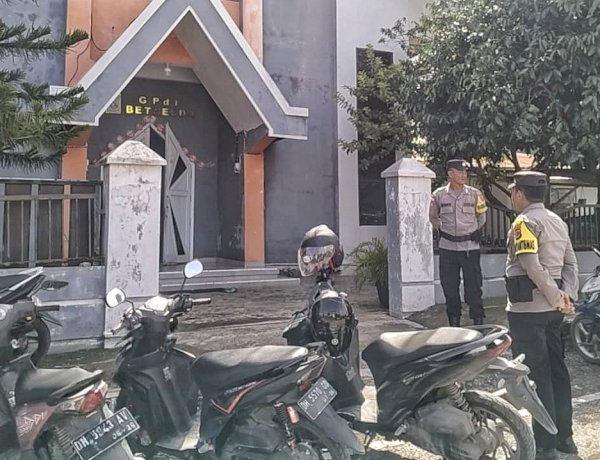 Pengamanan Ibadah Minggu Oleh Personel Polsek Lobalain