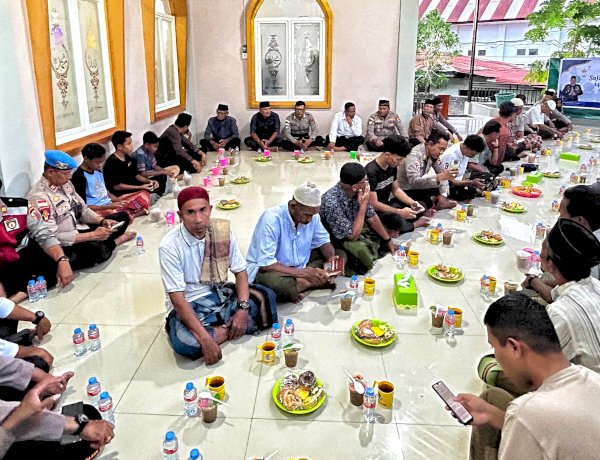 Jaga Silaturahmi, Polres Rote Ndao Gelar Buka Puasa Bersama Jemaah Mesjid Al Ikhwan Baa